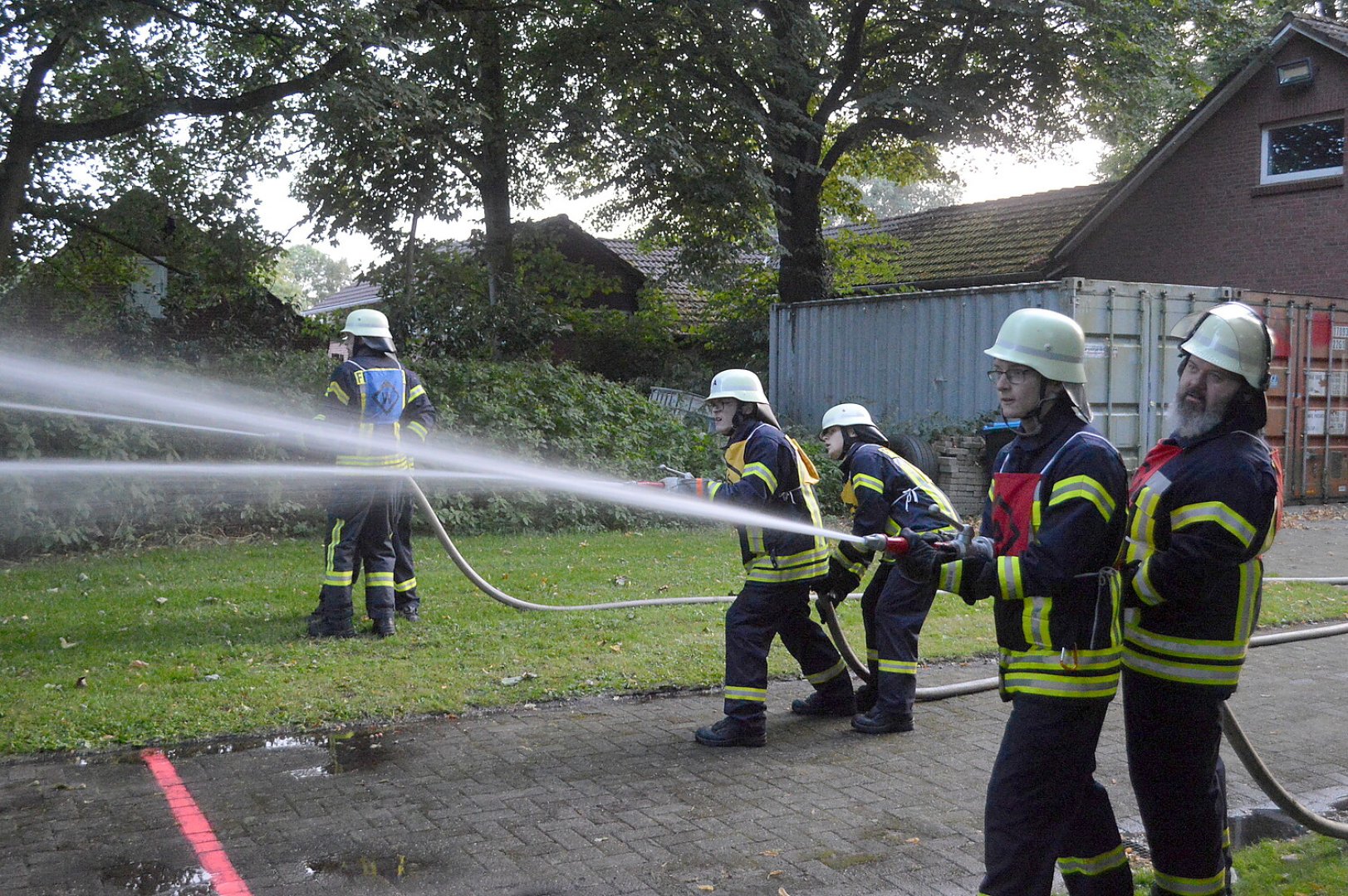 Schnelligkeit war bei den Feuerwehrleuten gefragt - Bild 61