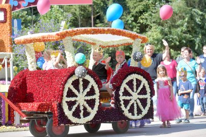 Wahl des Königshauses beim Blütenfest - Bild 66