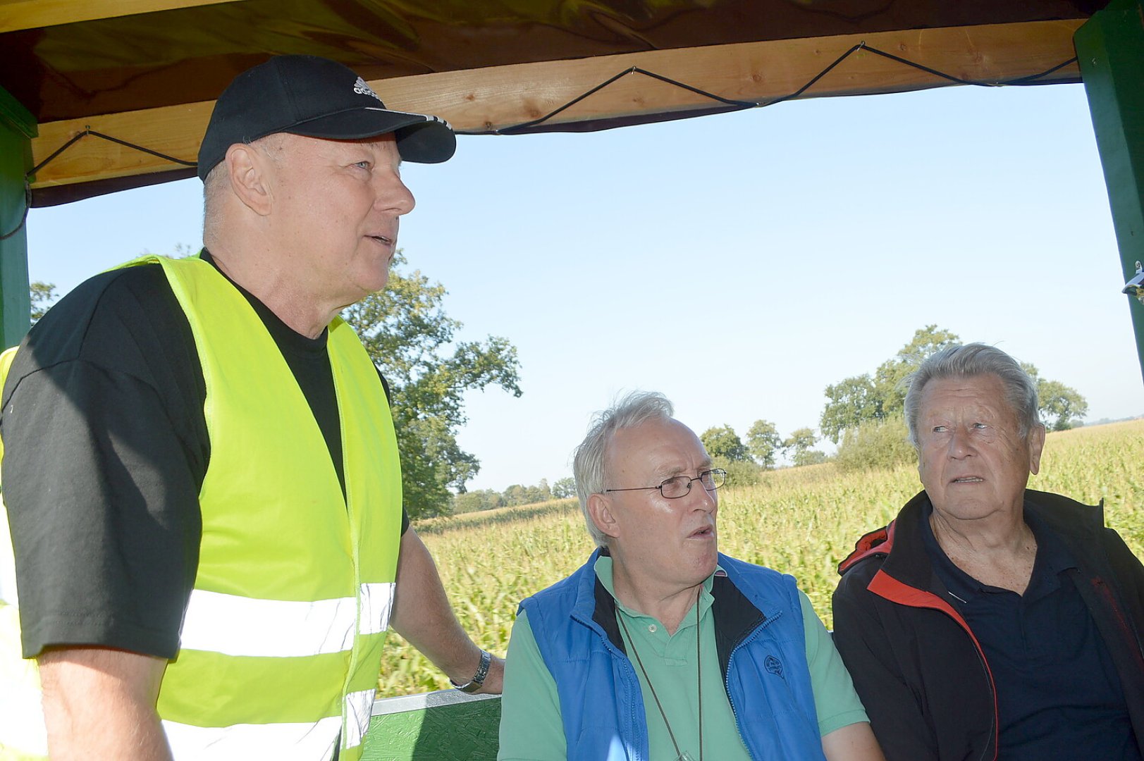 450 Personen nahmen an Weinwanderung teil - Bild 4