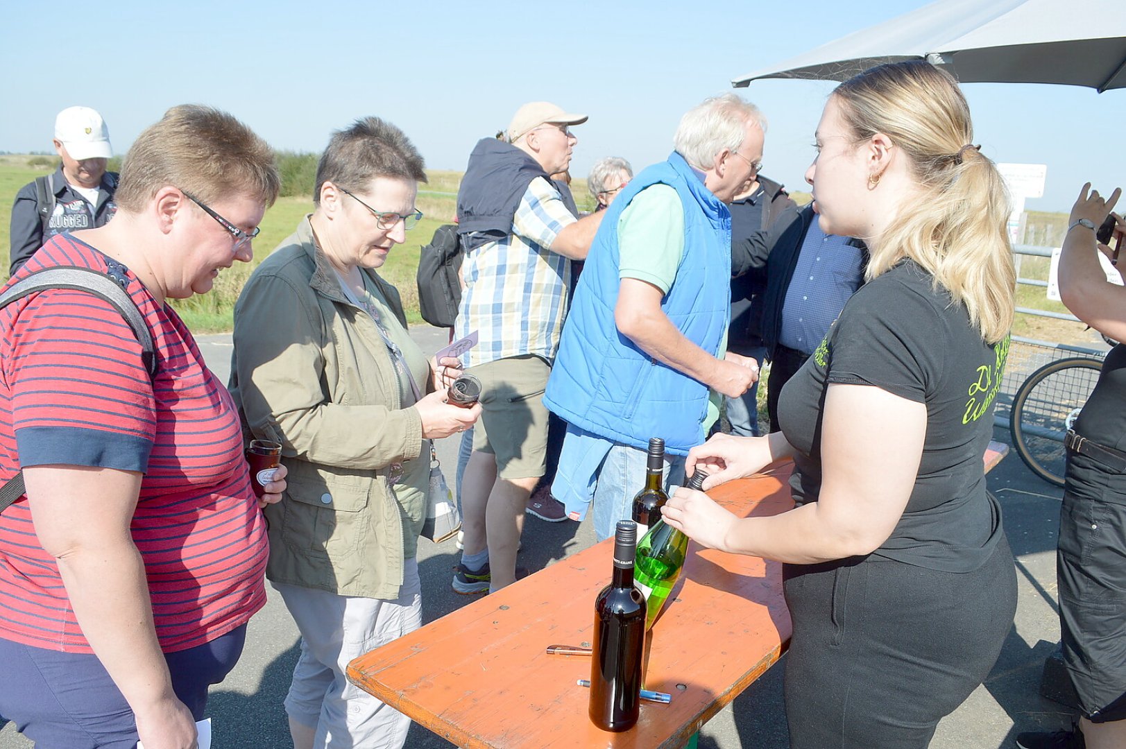 450 Personen nahmen an Weinwanderung teil - Bild 15