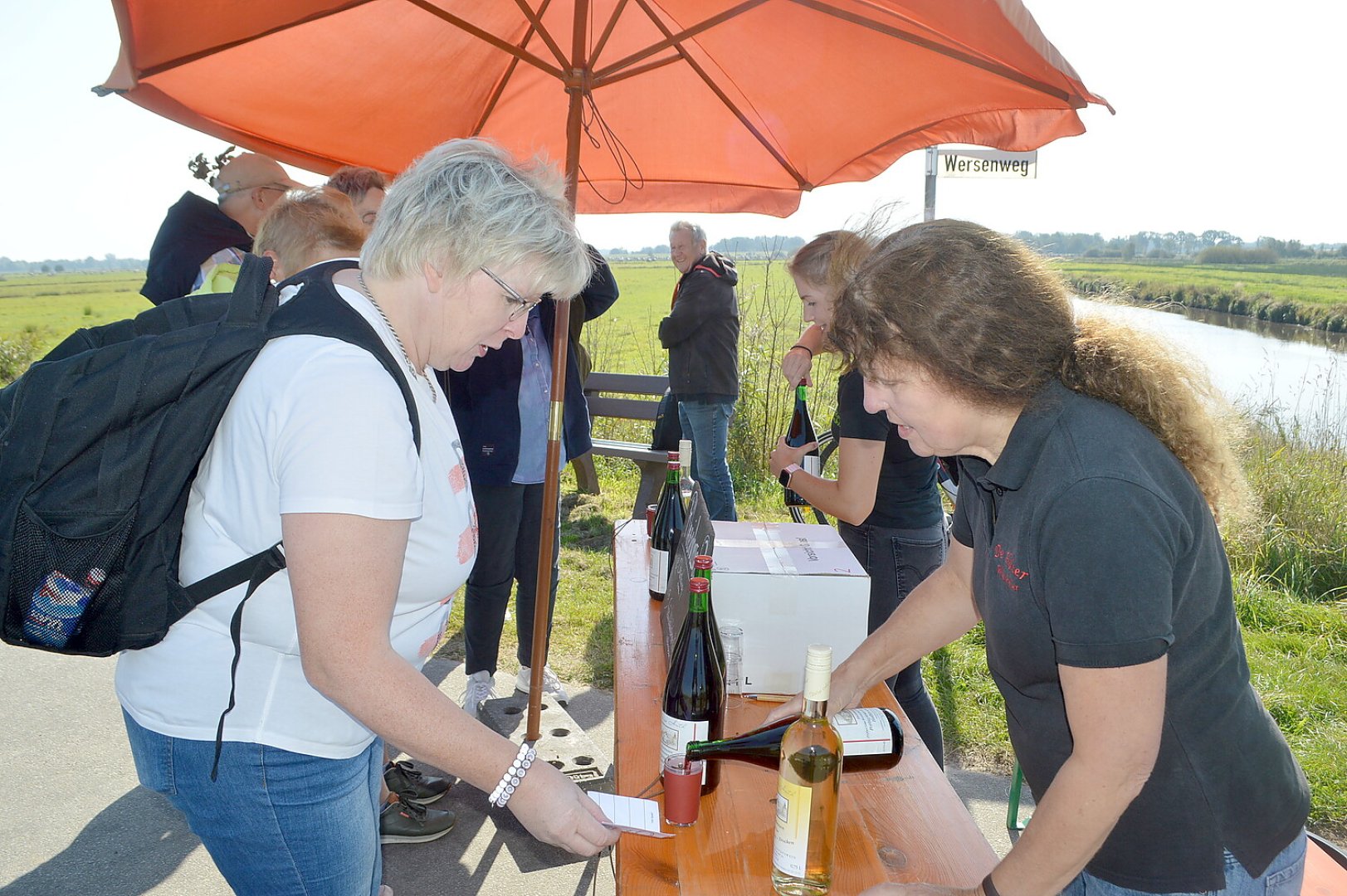 450 Personen nahmen an Weinwanderung teil - Bild 19