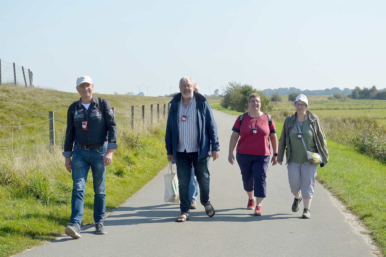 450 Personen nahmen an Weinwanderung teil - Bild 24