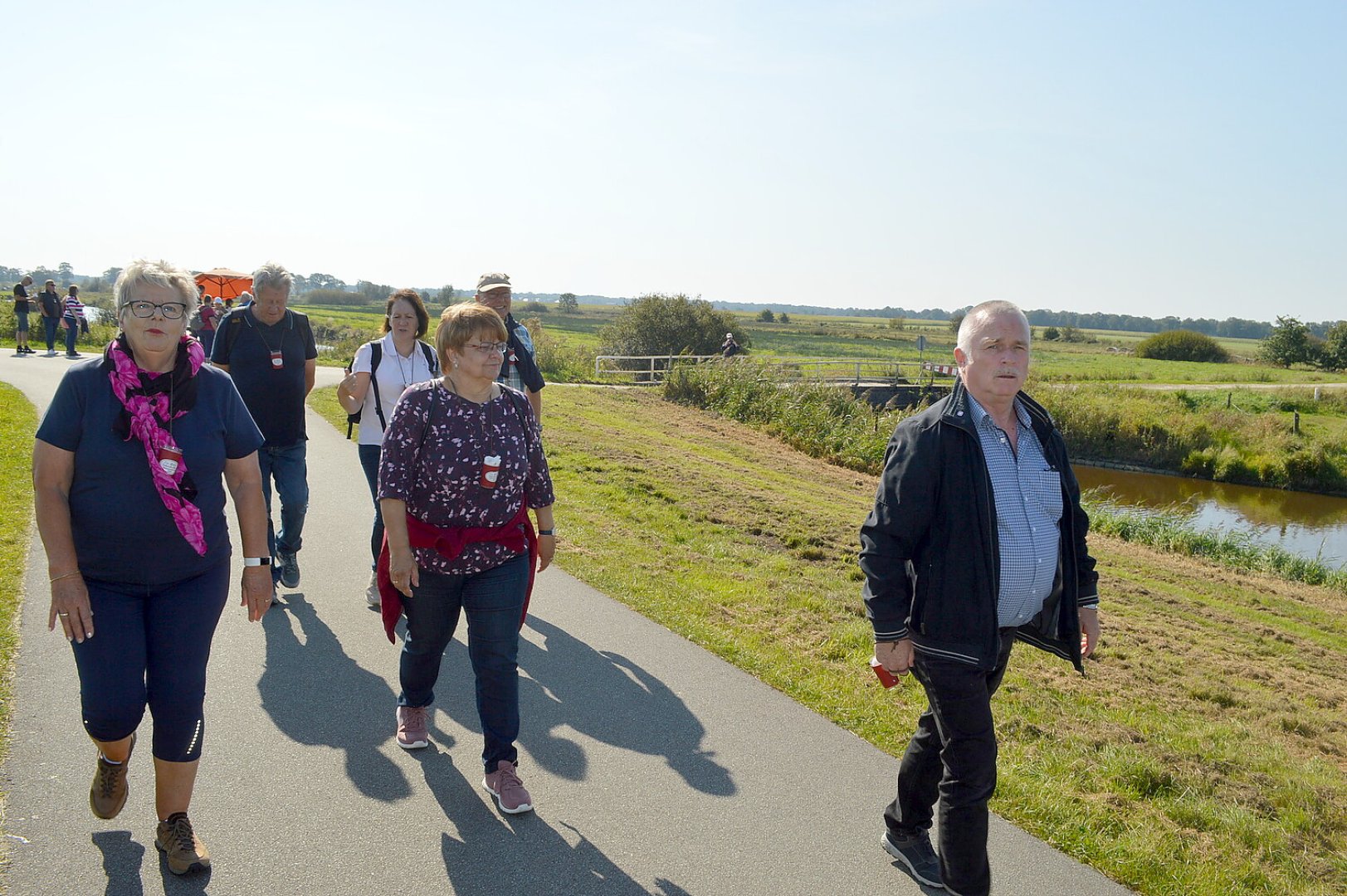 450 Personen nahmen an Weinwanderung teil - Bild 29