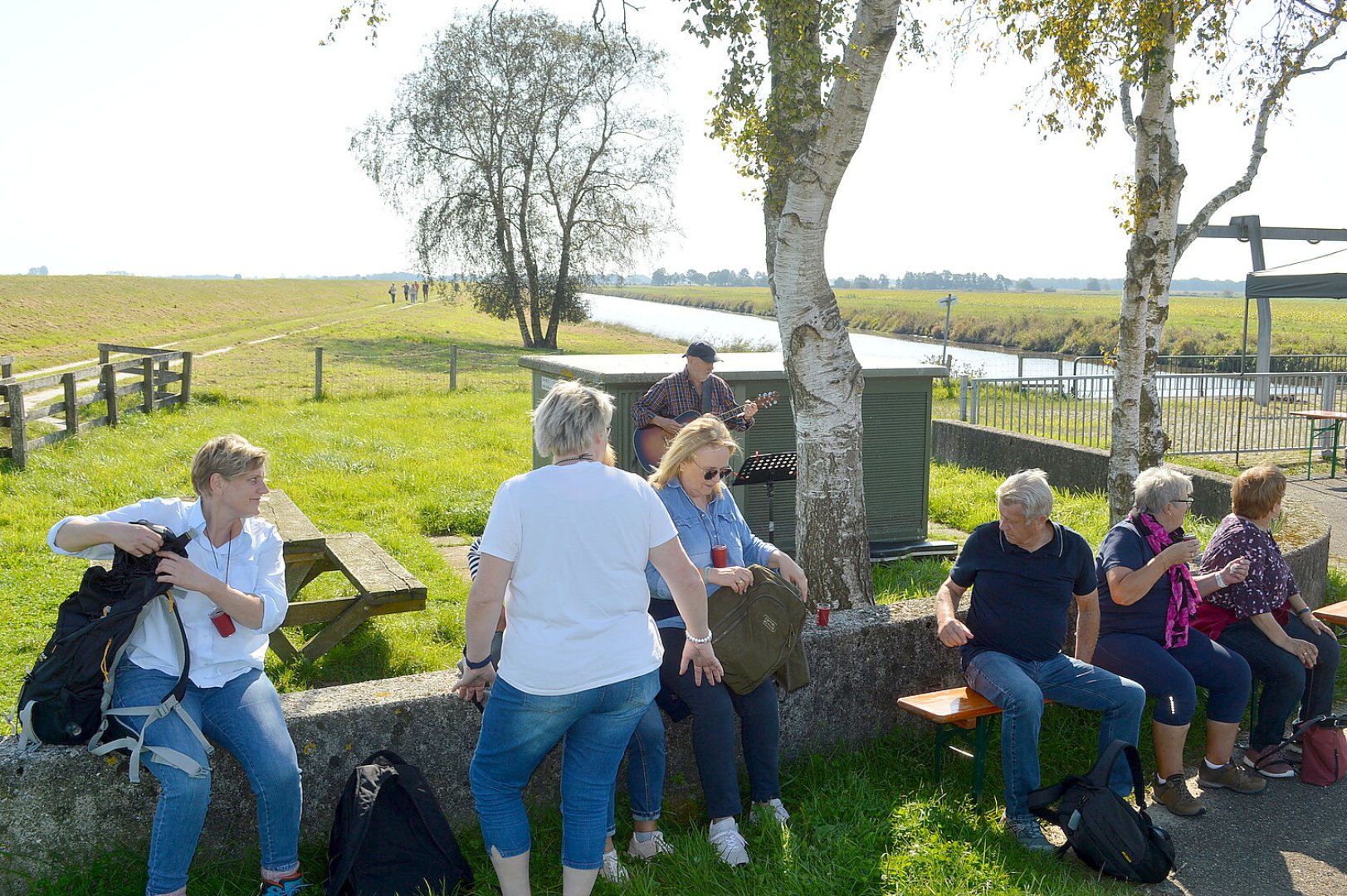 450 Personen nahmen an Weinwanderung teil - Bild 34