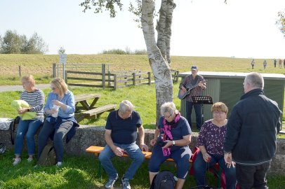 450 Personen nahmen an Weinwanderung teil - Bild 36