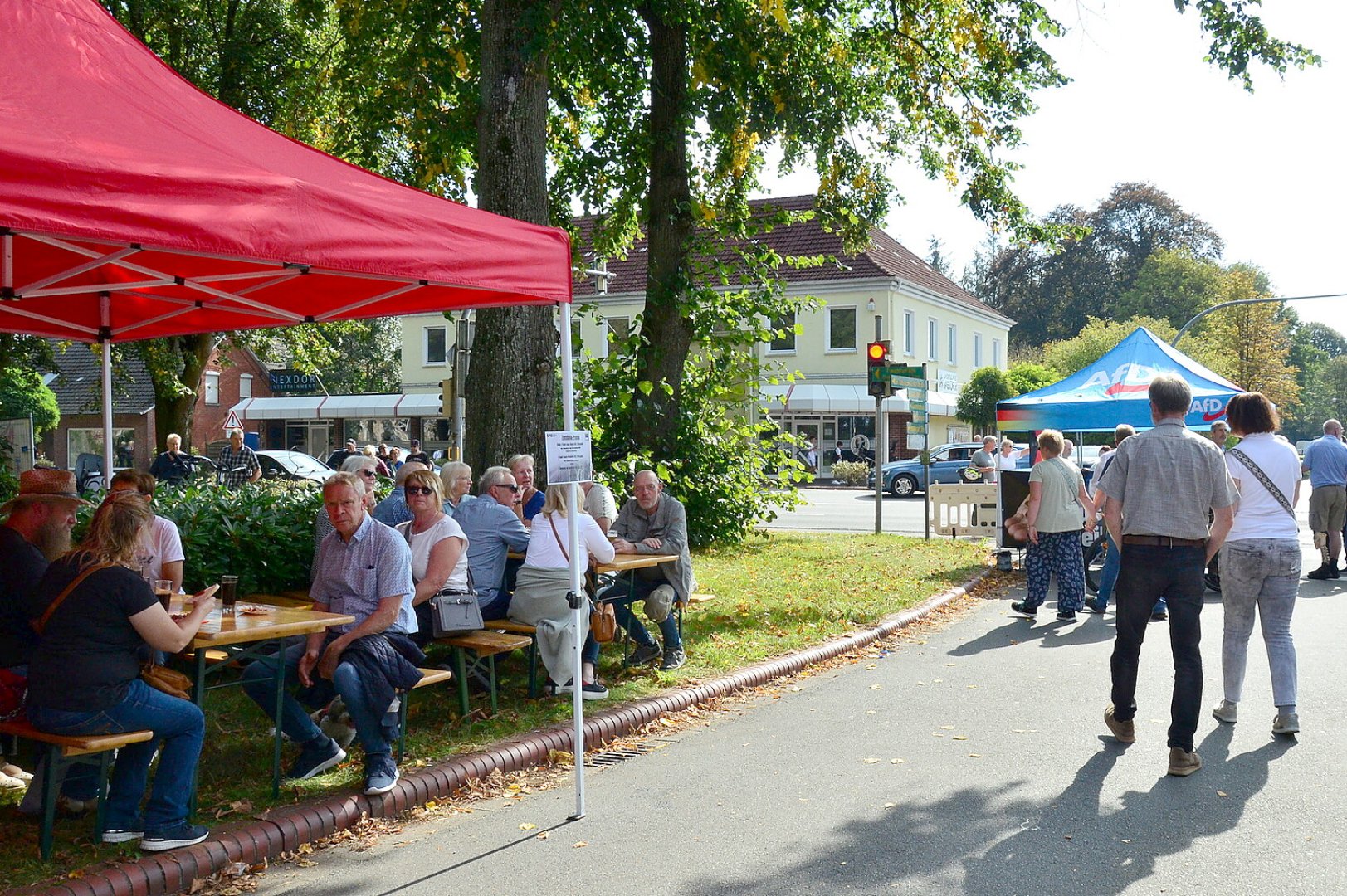 Herbstmarkt Remels bei Sonnenschein gut besucht - Bild 11