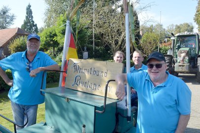 Tolle Stimmung auf den 27 Erntewagen - Bild 17