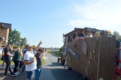 Tolle Stimmung auf den 27 Erntewagen - Bild 19