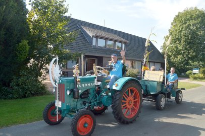 Tolle Stimmung auf den 27 Erntewagen - Bild 20