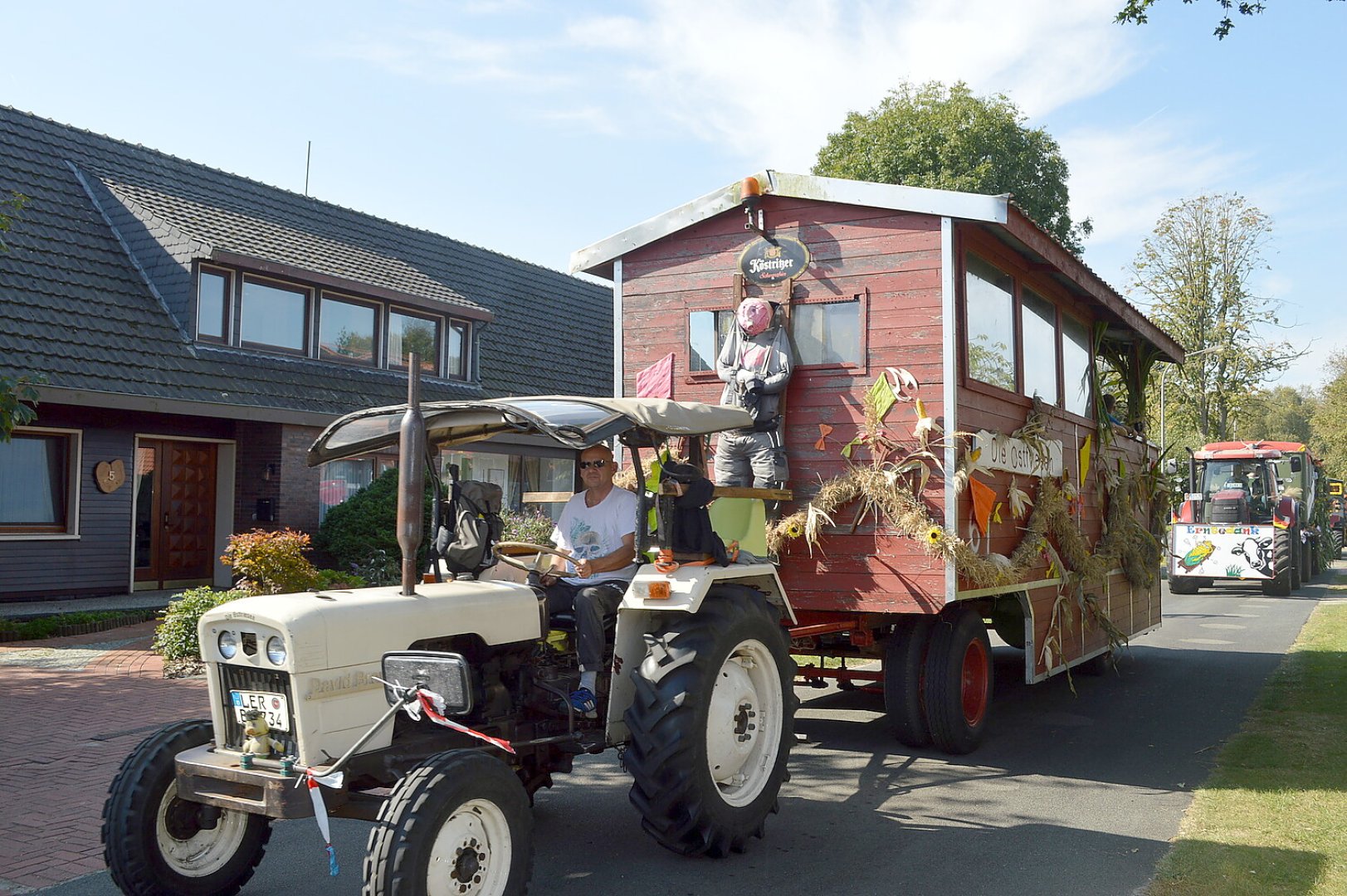 Tolle Stimmung auf den 27 Erntewagen - Bild 29