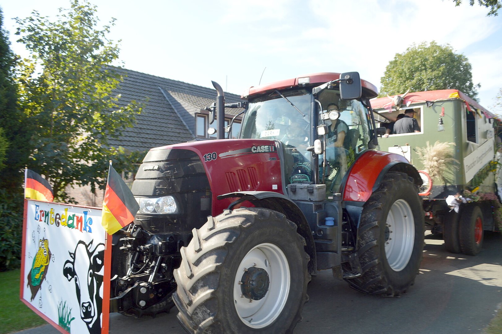 Tolle Stimmung auf den 27 Erntewagen - Bild 30