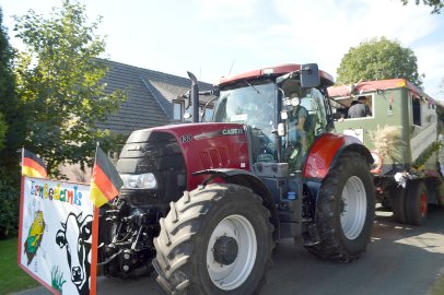 Tolle Stimmung auf den 27 Erntewagen - Bild 30