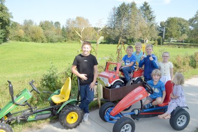 Tolle Stimmung auf den 27 Erntewagen - Bild 46