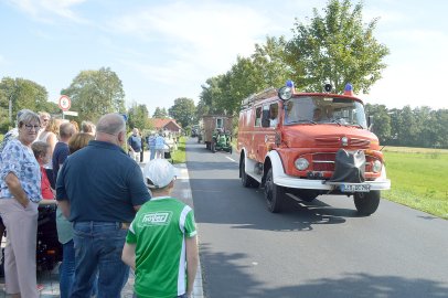 Tolle Stimmung auf den 27 Erntewagen - Bild 50