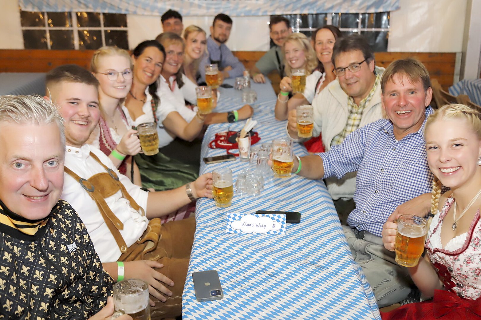 Gute Laune beim Harkebrügger Oktoberfest - Bild 2