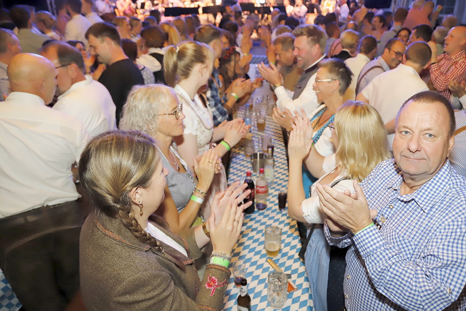 Gute Laune beim Harkebrügger Oktoberfest - Bild 10