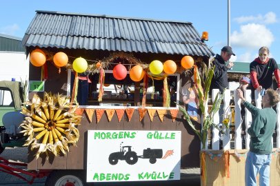 79 Wagen bei Ernteumzug in Völlenerkönigsfehn - Bild 38