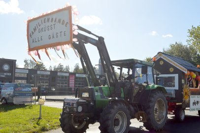 79 Wagen bei Ernteumzug in Völlenerkönigsfehn - Bild 48