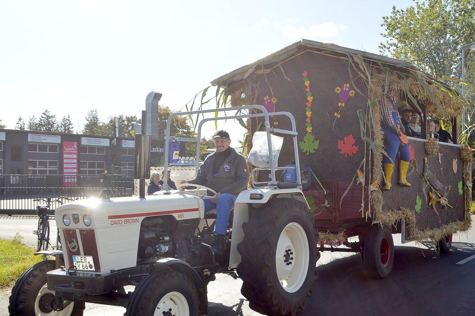 79 Wagen bei Ernteumzug in Völlenerkönigsfehn - Bild 55