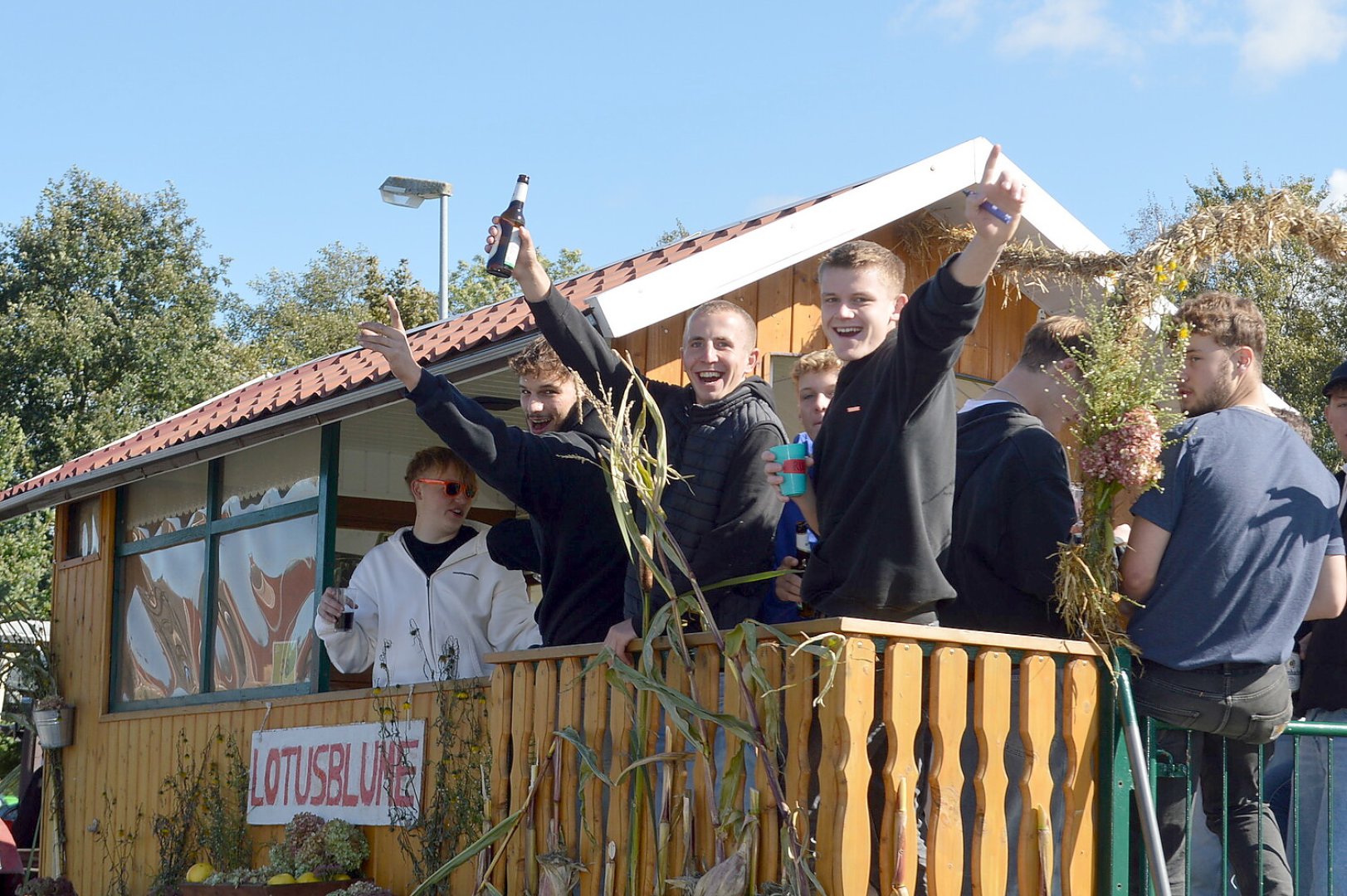 79 Wagen bei Ernteumzug in Völlenerkönigsfehn - Bild 58