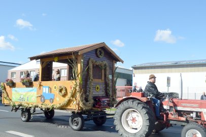 79 Wagen bei Ernteumzug in Völlenerkönigsfehn - Bild 104