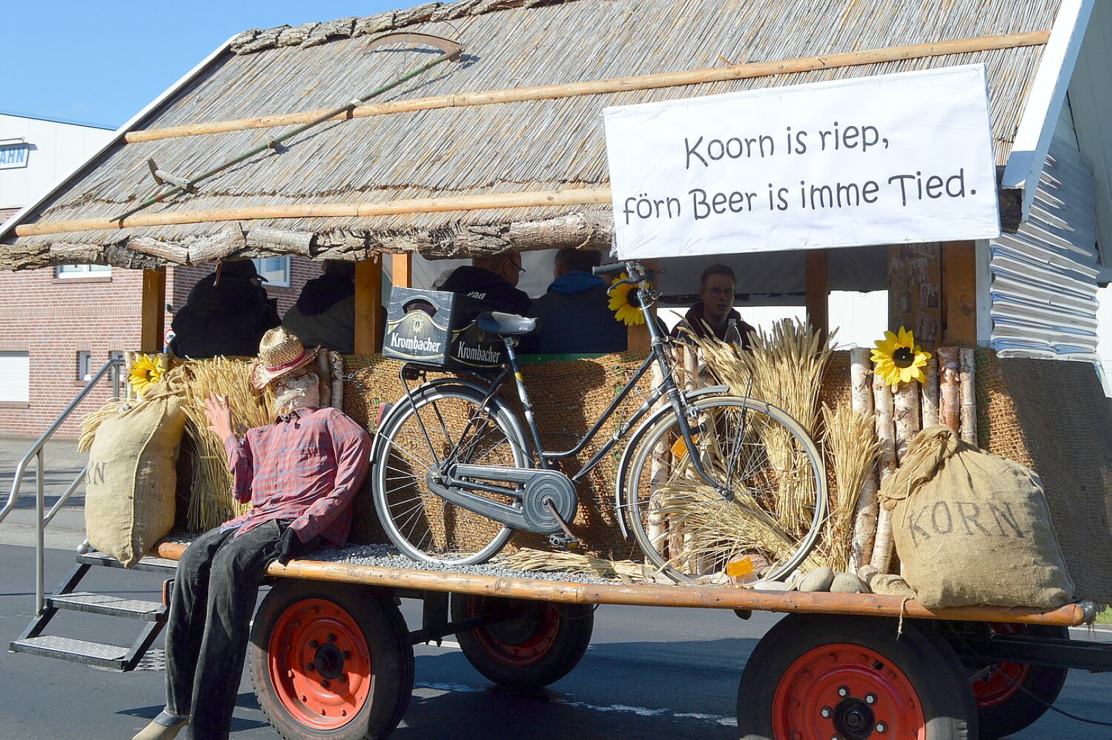 79 Wagen bei Ernteumzug in Völlenerkönigsfehn - Bild 123