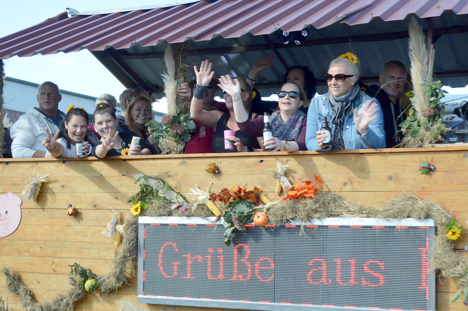 79 Wagen bei Ernteumzug in Völlenerkönigsfehn - Bild 134