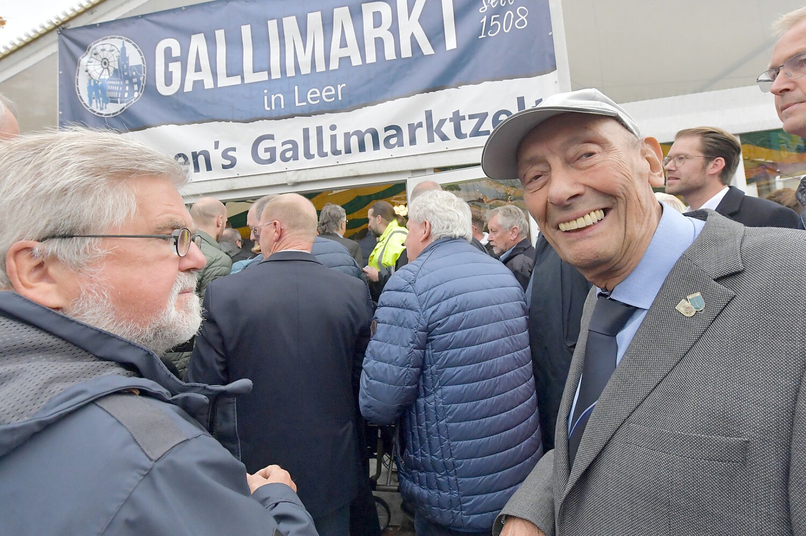 Gute Stimmung im Festzelt  - Bild 1