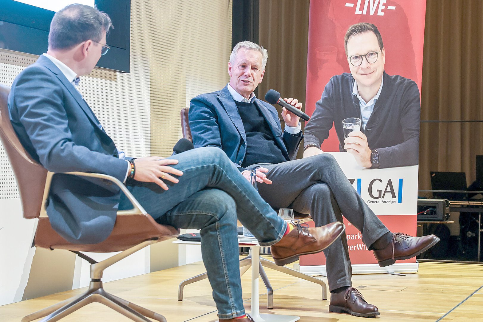 Christian Wulff beim Live-Podcast "Ein Glas mit Lars" in Leer - Bild 14