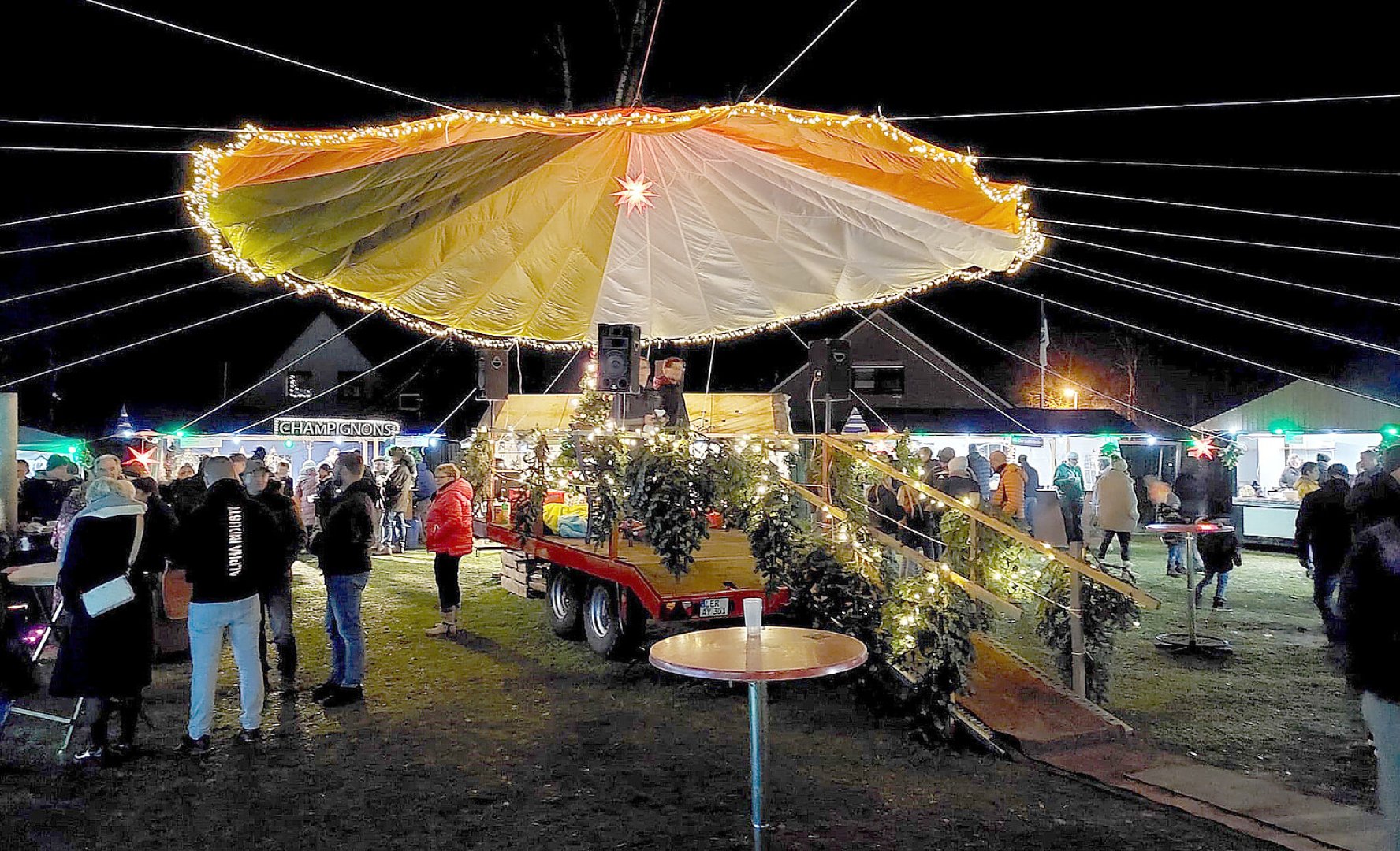 Der Weihnachtsmarkt in Stallbrüggerfeld - Bild 1