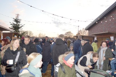 Weihnachtsmarkt-Premiere in Holterfehn war ein voller Erfolg - Bild 2