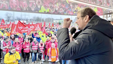 Warnstreik bei VW in Emden - Bild 3