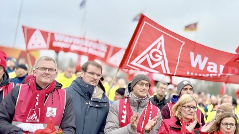 Warnstreik bei VW in Emden - Bild 4