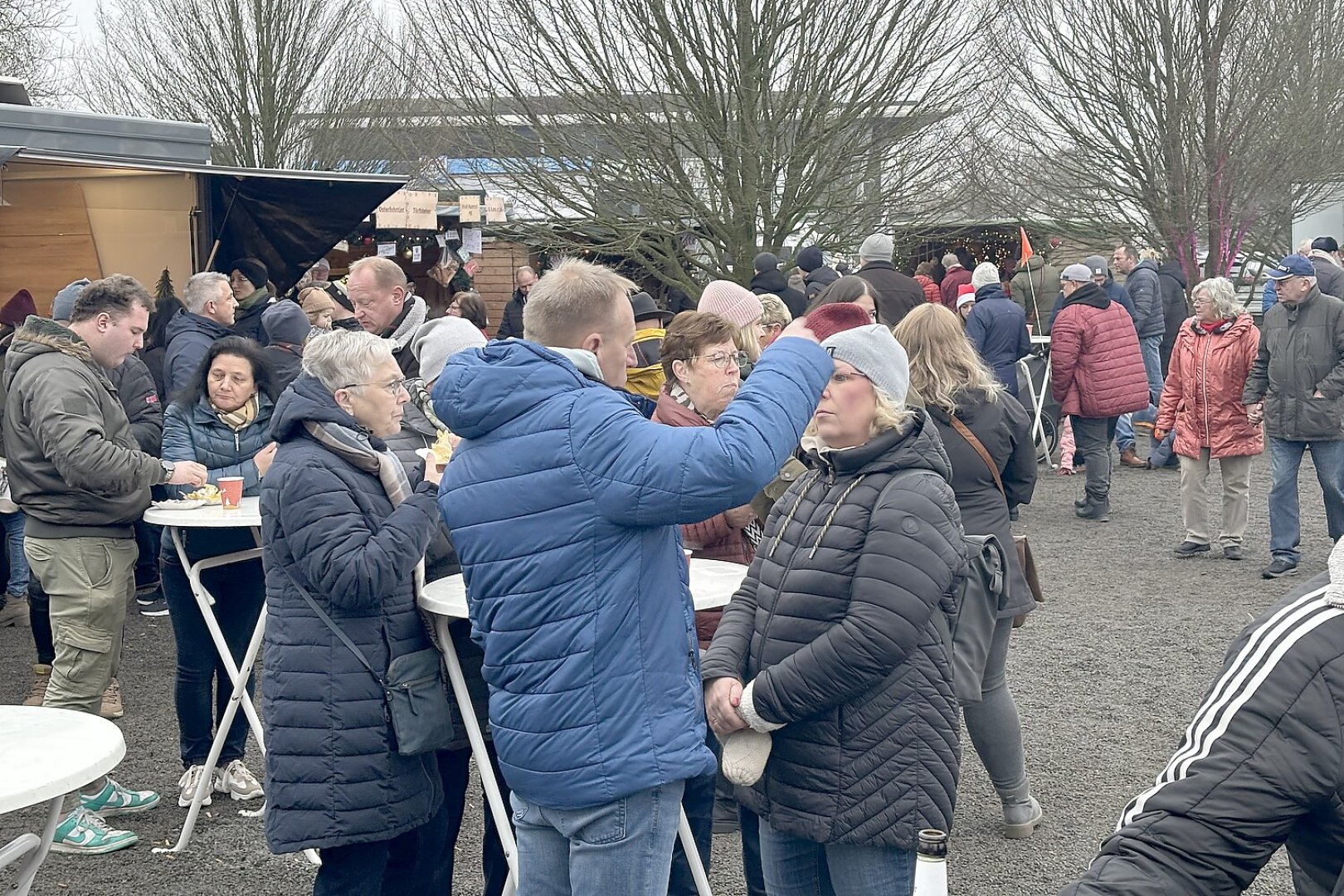 Erfolgreicher Weihnachtsmarkt in Ostrhauderfehn - Bild 13