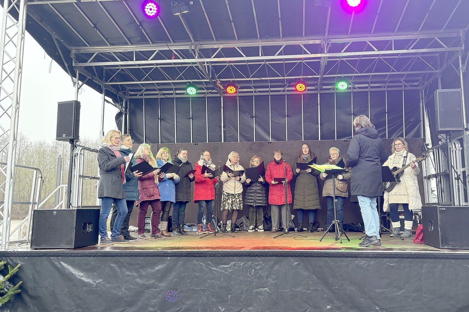 Erfolgreicher Weihnachtsmarkt in Ostrhauderfehn - Bild 27