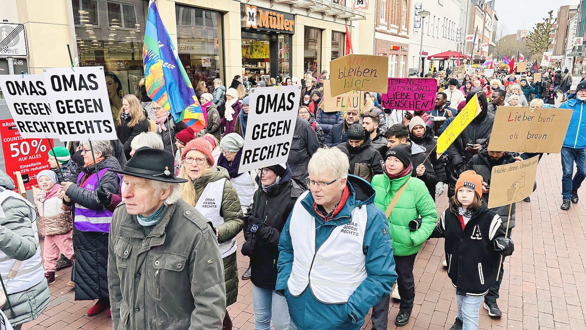 Mehr als 1500 Menschen bei Demonstration in Leer - Bild 3