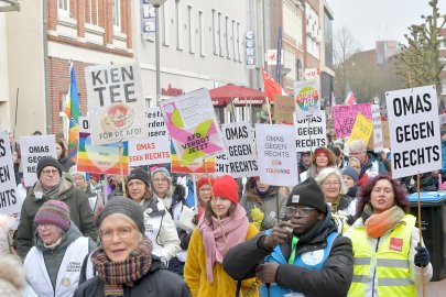 Mehr als 1500 Menschen bei Demonstration in Leer - Bild 30