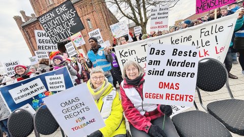 Mehr als 1500 Menschen bei Demonstration in Leer - Bild 42