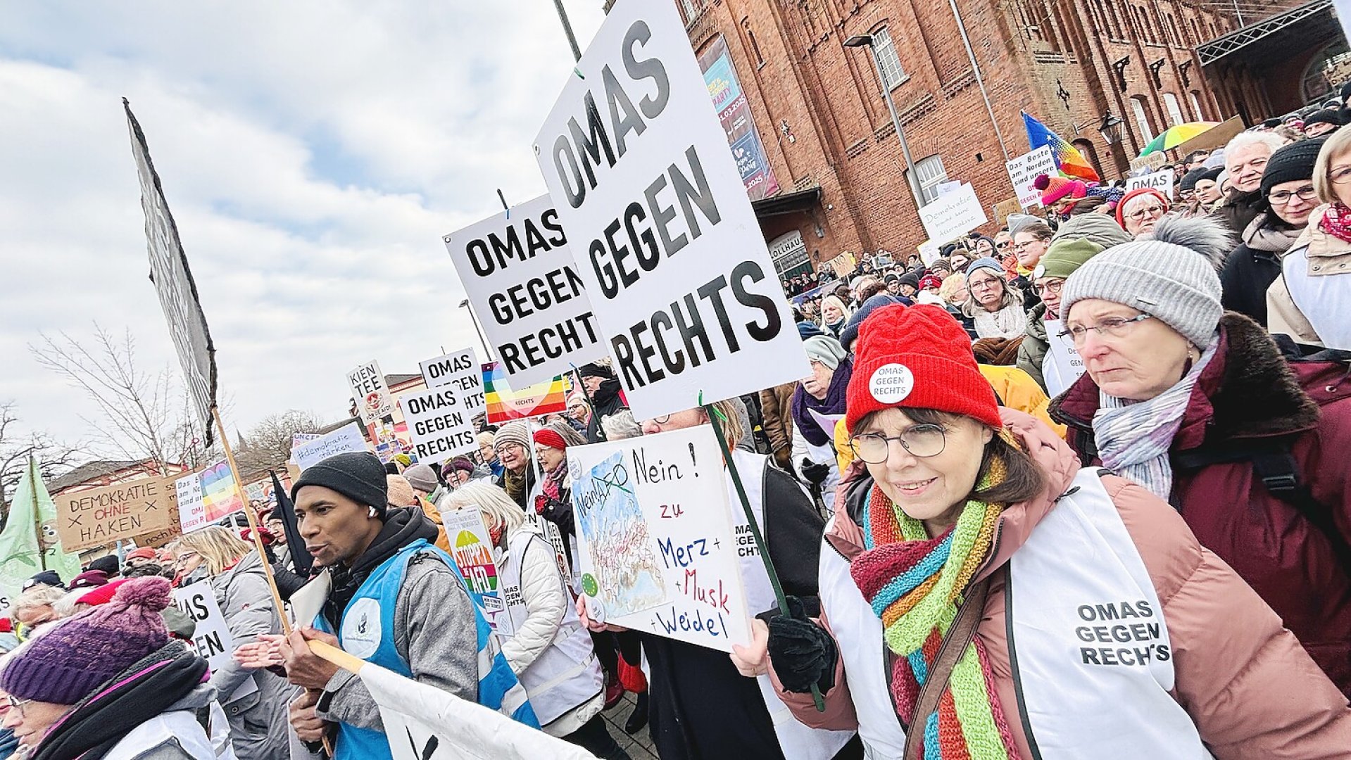 Mehr als 1500 Menschen bei Demonstration in Leer - Bild 47