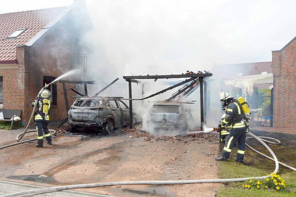 Zu einem Garagenbrand mussten die Feuerwehren in Rhauderfehn ausrücken. Foto: Weers