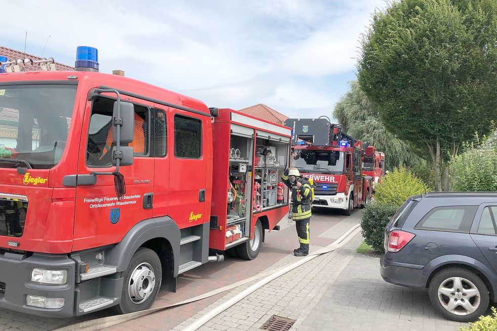 Mit einem Großaufgebot an Fahrzeugen und Einsatzkräften waren die Feuerwehren angerückt. Foto: Radtke