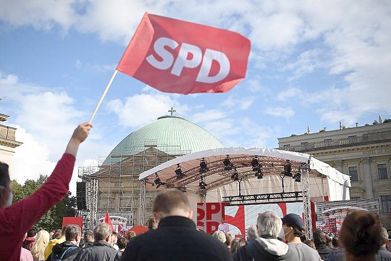 Umfrage: SPD klettert auf 24 Prozent - 21 Prozent für die Union. Es ist der niedrigste Wert, den das Meinungsforschungsinstitut Insa jemals für die Union gemessen hat. Foto: Britta Pedersen/dpa-Zentralbild/dpa