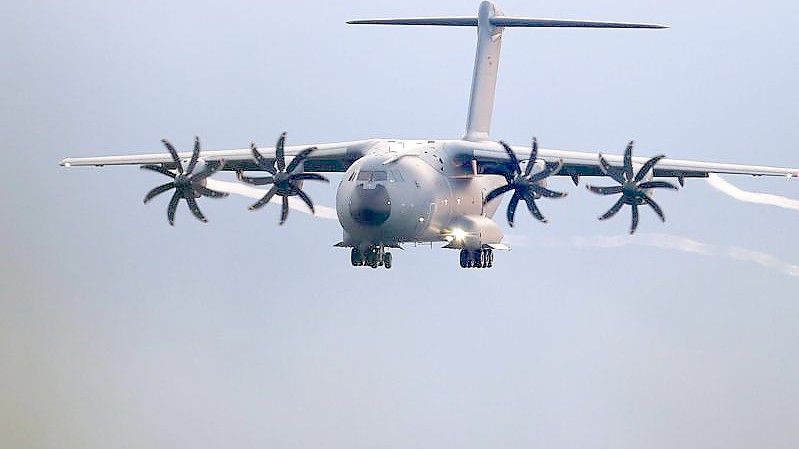 Das Transportflugzeug A400M der Bundeswehr. Mit diesen Maschinen wurden Menschen aus Kabul evakuiert. Foto: Friso Gentsch/dpa