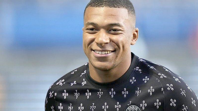 Bleibt Kylian Mbappé bei PSG oder wechselt er doch noch zu Real Madrid?. Foto: Francois Mori/AP/dpa