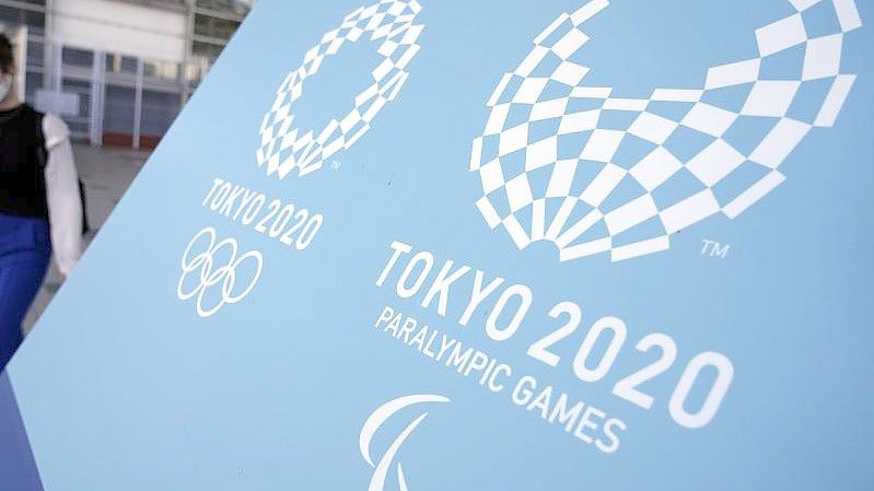 Das Symbol der Olympischen und Paralympischen Spiele 2020. Foto: Eugene Hoshiko/AP/dpa