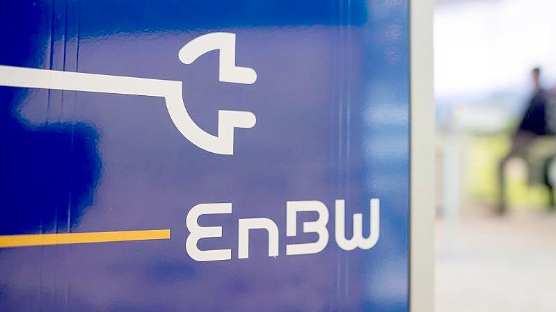 Kurz vor der Automesse IAA in München hat der Stromkonzern EnBW an der A8 im Süden der Stadt seine neue Schnellladesäule eröffnet. Foto: Sebastian Gollnow/dpa