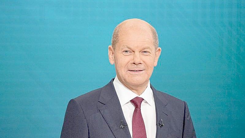 Kanzlerkandidat Olaf Scholz (SPD) im Triell-Fernsehstudio. In der Fernsehdebatte hat sich Scholz laut einer ZDF-Blitzumfrage vergleichsweise am besten geschlagen. Foto: Michael Kappeler/dpa-Pool/dpa