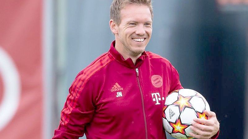 Bayern-Trainer Julian Nagelsmann hat sich für eine Startelf mit dem Abwehrtrio Niklas Süle, Dayot Upamecano und Lucas Hernández entschieden. Foto: Sven Hoppe/dpa