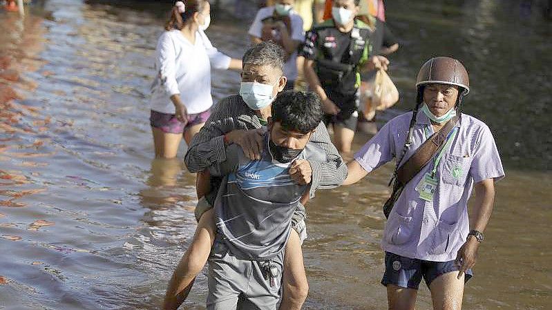 Auch die Provinz Chaiyaphum nordöstlich von Bangkok wurde von Sturzfluten getroffen. Foto: Nava Sangthong/AP/dpa