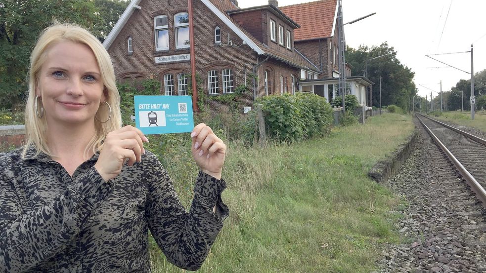 Sonja Wilts aus Detern hat eine Petition gestartet. Sie will reichen, dass beim stillgelegten Bahnhof in Stickhausen-Velde wenigstens wieder eine Haltestelle eingerichtet wird. Foto: Schneider-Berents